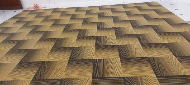 موكيت مربعات شرائح 50×50 مركب في مكتب - صورة 10